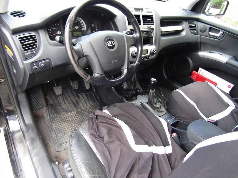 Kia Sportage (2005) 2.0 CRDI 83kW - fotka 13 z 35