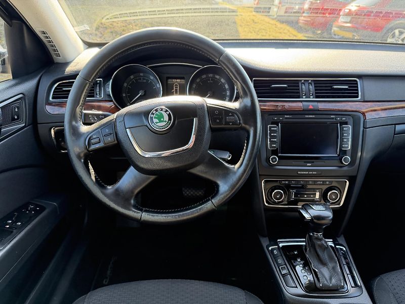 Škoda Superb 3.6 V6 4x4 DSG - fotka 14 z 22