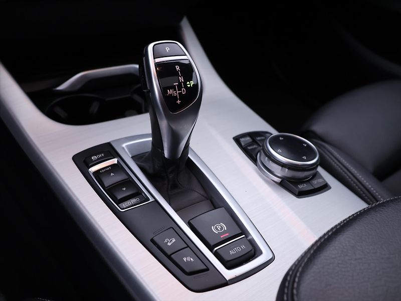 BMW X4 3,0 35d xDrive 230kW M-Packet - fotka 27 z 38