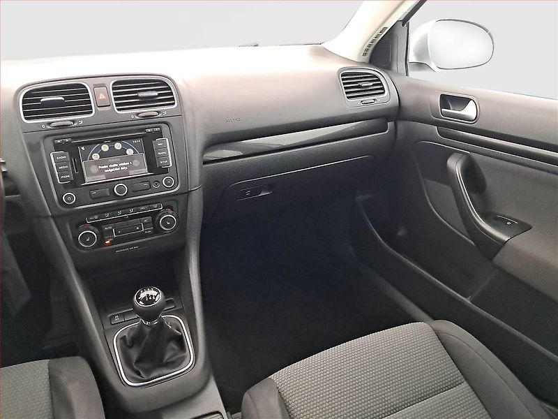 Volkswagen Golf (2010) 1.4 TSI, Vyhř. sedaček - fotka 8 z 15