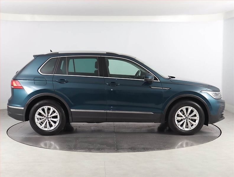 Volkswagen Tiguan (2022) Elegance 1.5 TSI - fotka 6 z 19