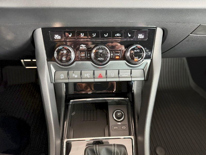 Škoda Karoq (2025) Sportline 1.5 TSI / 110 kW DSG - fotka 19 z 31
