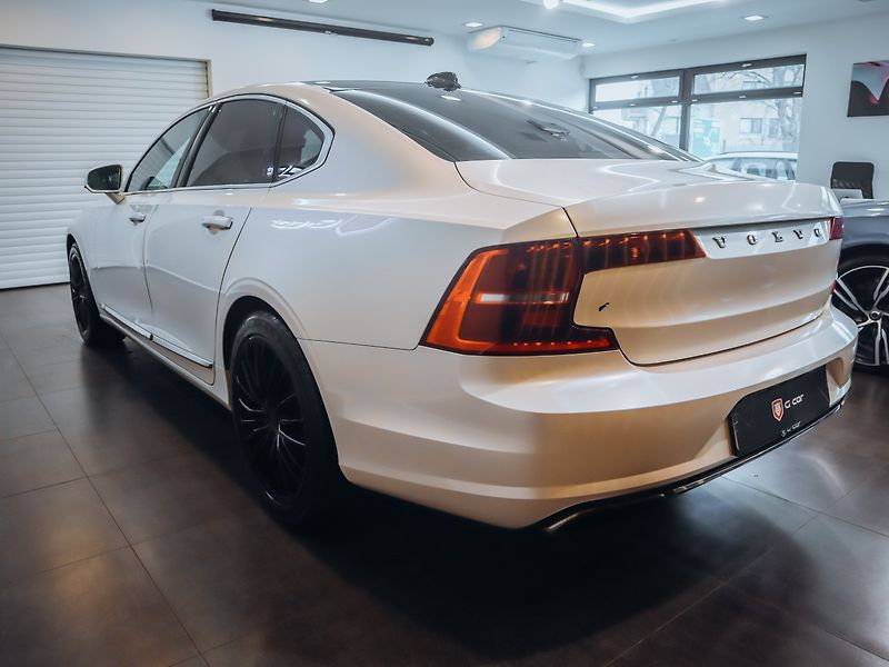 Volvo S90 2.0 D5 AWD Inscription 173kW - fotka 7 z 23