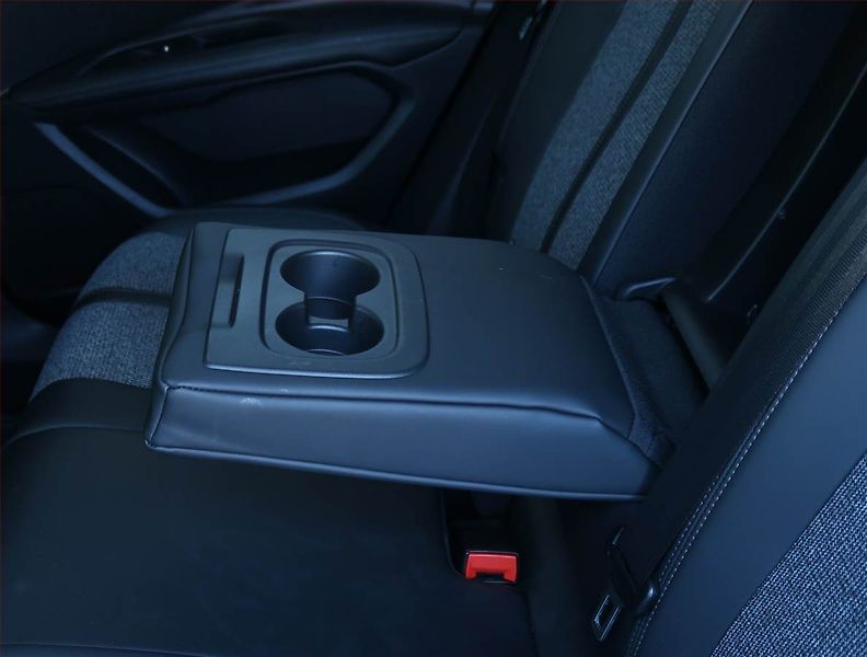 Peugeot 3008 (2017) Allure 1.6 BlueHDi, Automat - fotka 23 z 24