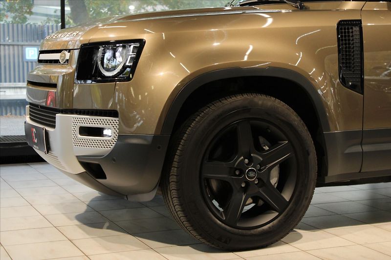 Land Rover Defender 110 D300 SE ACC/NezTop/360°/Ta - fotka 30 z 32