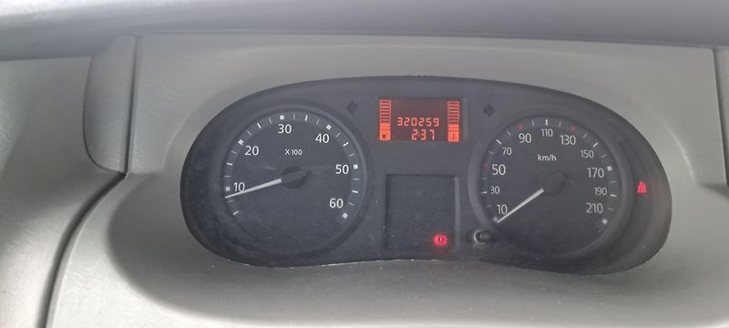 Renault Trafic 2,0dci 6 míst - fotka 10 z 10