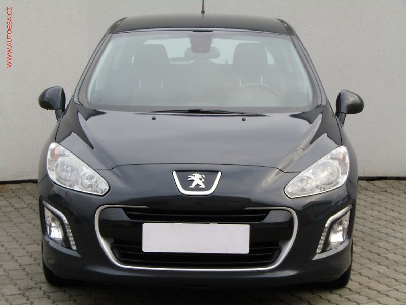 Peugeot 308 (2011) 1.6 VTI, Premium - fotka 2 z 3