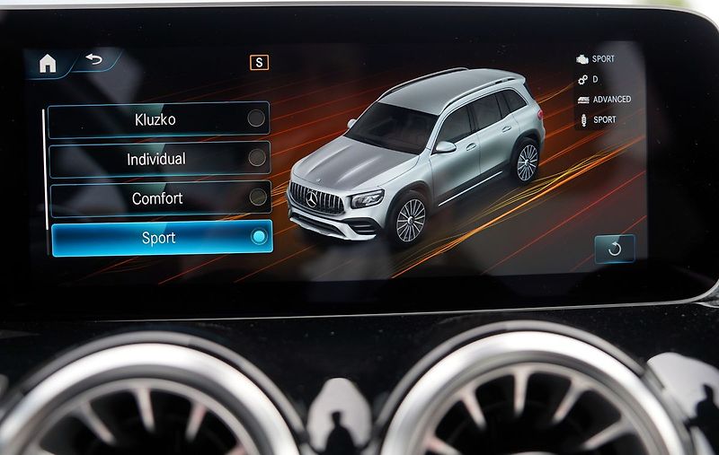 Mercedes-Benz GLB 35 AMG 4Matic/310 PS/ČR - fotka 40 z 49
