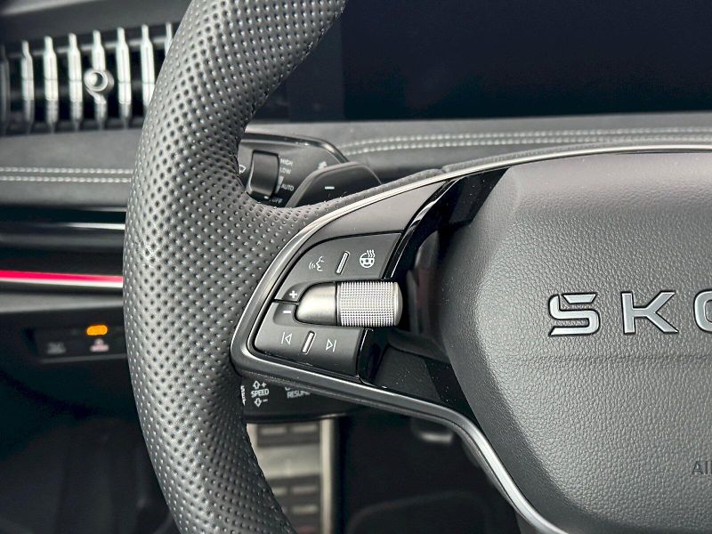 Škoda Superb (2025) SportLine 2.0 TDI/ 142 kW DSG7 - fotka 11 z 30