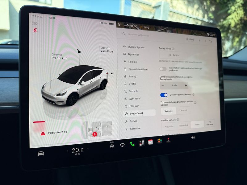 Tesla Model Y Long Range AWD - fotka 23 z 39