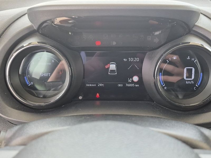 Toyota Yaris Selection Style 1.5 VVT-i 92kW - fotka 19 z 25
