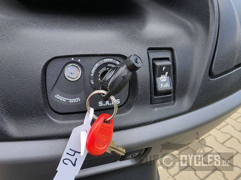 Suzuki Burgman 650 Executive (2014) ABS - fotka 16 z 17