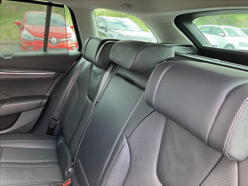 Škoda Octavia 2,0 TAŽNÉ,KŮŽE,MATRIX-BEAM - fotka 14 z 36