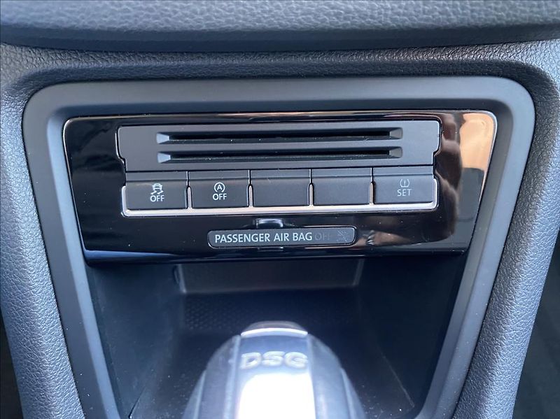 Volkswagen Sharan 2,0 TDI 103kW / DSG / VÝHŘEV - fotka 32 z 46