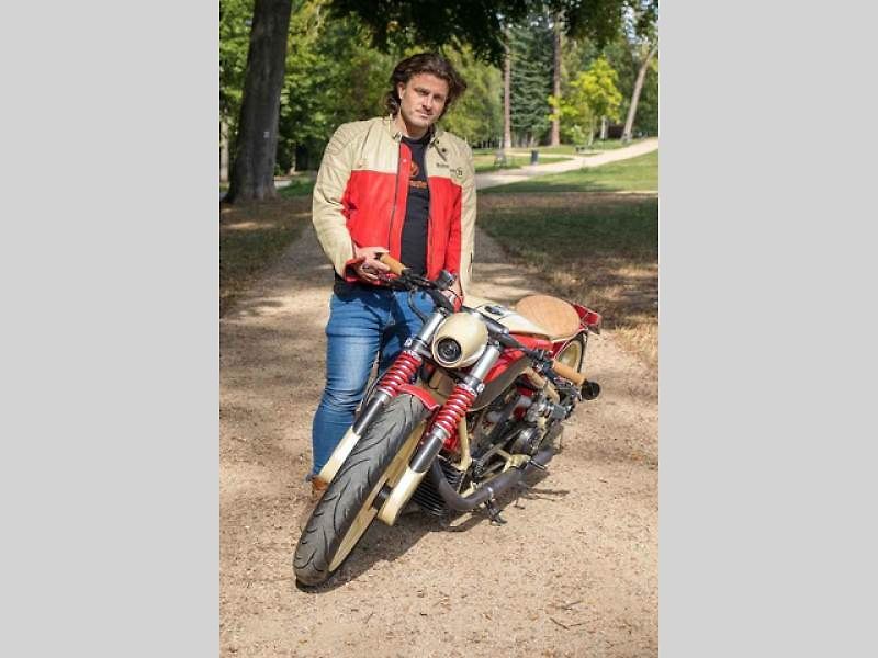 Stánek značky na Motosalonu v Brně