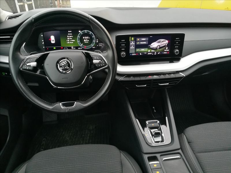 Škoda Octavia 2,0 TDI DSG - fotka 5 z 22