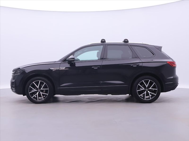 Volkswagen Touareg 3,0 R-Line Tiptronic CZ DPH - fotka 4 z 31