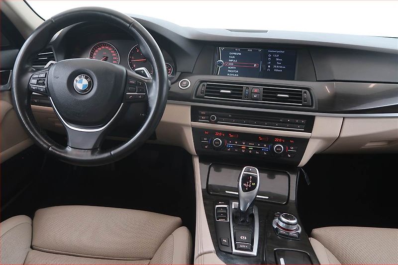 BMW Řada 5 (2010) 530d, Automat, Navi, Bi-Xenony - fotka 7 z 19