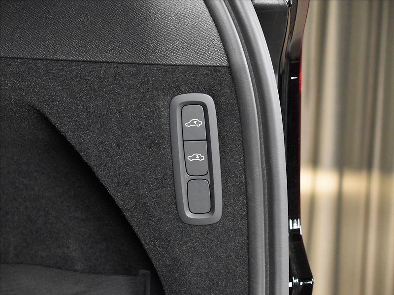 Volvo XC90 (2026) 2,0 B5  Ultra Bright - fotka 26 z 46