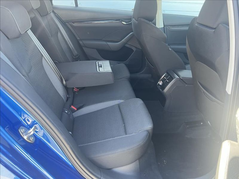Škoda Octavia 2,0 TDI 85kW Ambition Combi - fotka 19 z 31