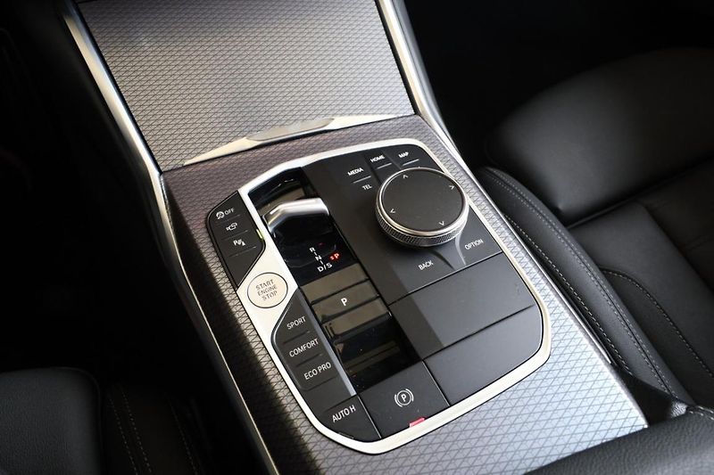 BMW Řada 3 M340d xDrive Touring - fotka 11 z 31
