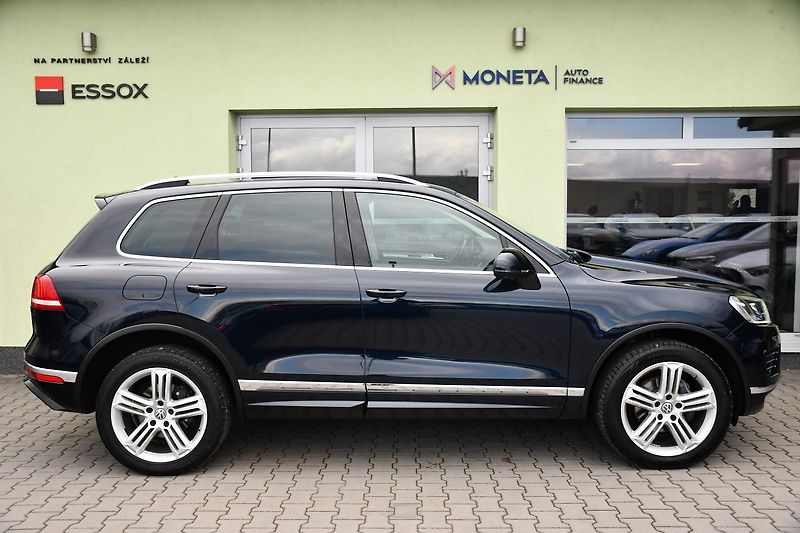 Volkswagen Touareg 3.0TDi V6 4M R-LINE TAŽNÉ ČR - fotka 12 z 44