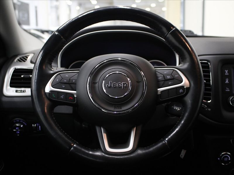 Jeep Compass 1,6 MultiJet 88kW VÝPRODEJ! - fotka 9 z 18