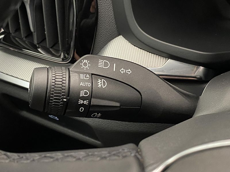 Volvo V60 B4 DARK PLUS AUT CZ - fotka 21 z 50