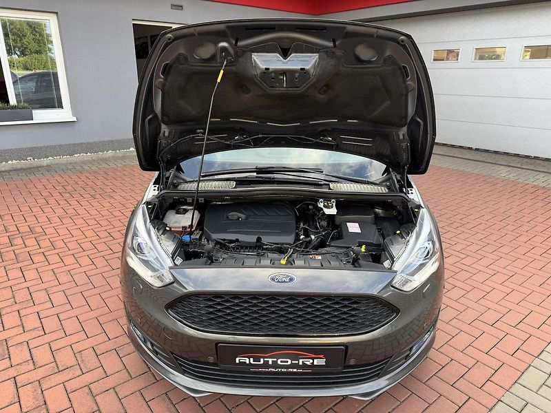 Ford C-MAX (2018) 1.5i Ecoboost Automat Xenony - fotka 31 z 48