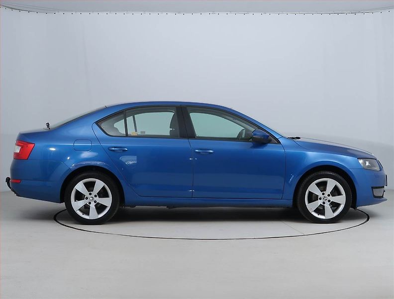 Škoda Octavia (2014) 2.0 TDI, Bi-Xenony, Tempomat - fotka 6 z 13