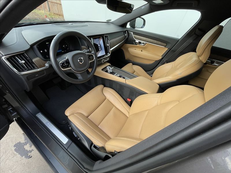 Volvo V90 2,0 B4 AWD Cross Country Plus - fotka 5 z 21