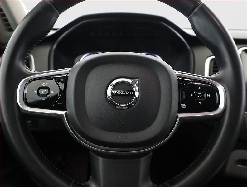 Volvo XC90 (2016) D5 AWD - fotka 8 z 19