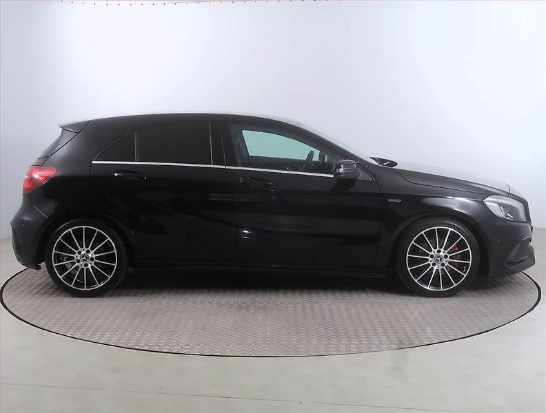 Mercedes-Benz Třídy A (2017) AMG line A 180, Kůže, Navi - fotka 6 z 15