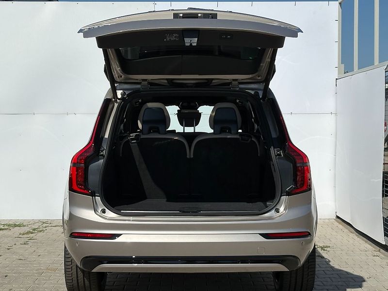 Volvo XC90 Plus Dark T8 299kW - fotka 8 z 25