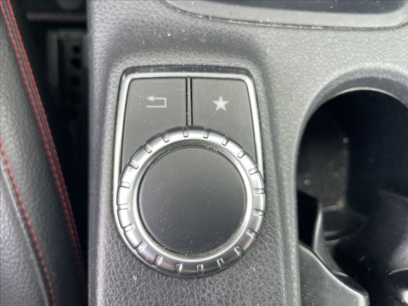 Mercedes-Benz Třídy B 2,2 CDi B200 Premium Automat L - fotka 19 z 35