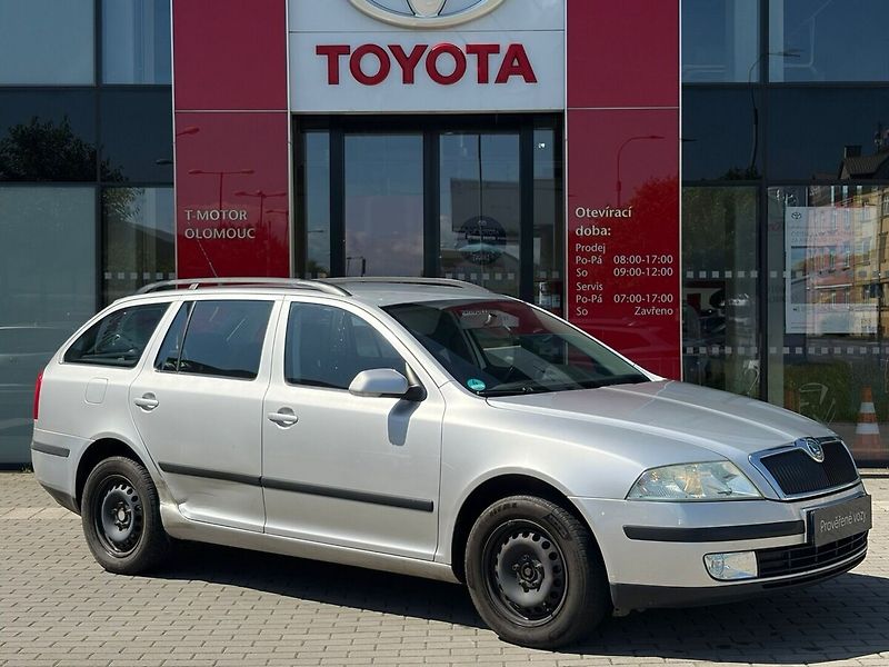 Škoda Octavia 1.6 Combi - fotka 4 z 14