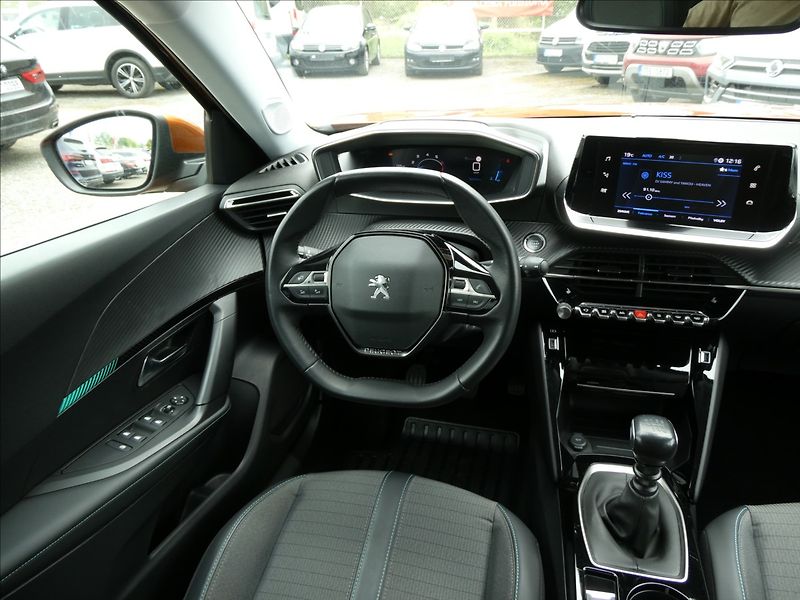 Peugeot 2008 1,2 PureTech 74kW Allure,závěs - fotka 26 z 45