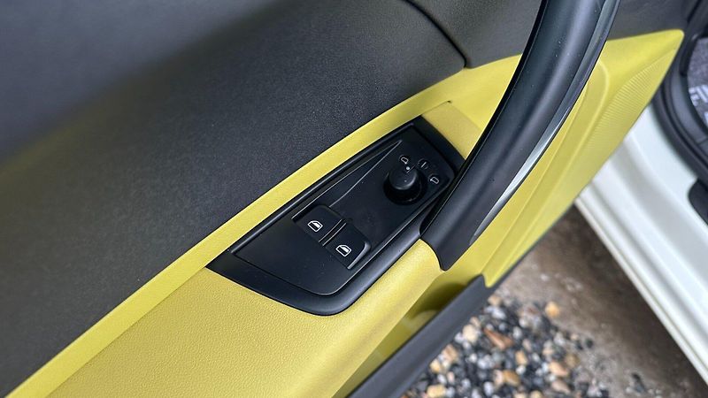Audi A1 (2011) 1.4TFSi 90kW*Pano*Alu*PDC* - fotka 10 z 24