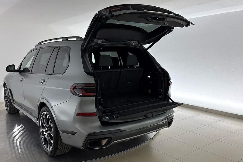BMW X7 xDrive40d - fotka 10 z 30