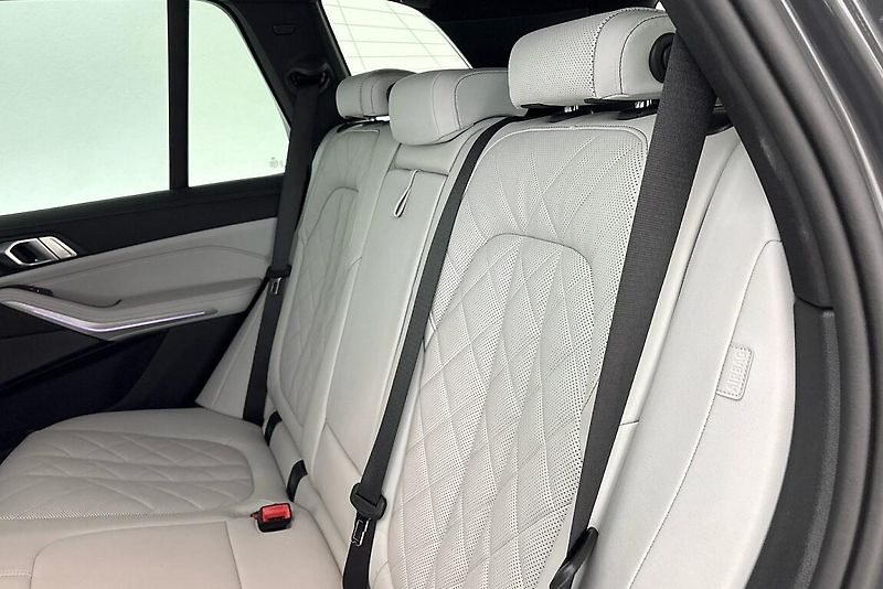 BMW X5 xDrive50e - fotka 9 z 27