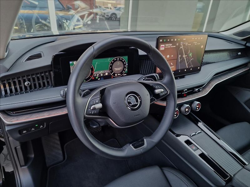 Škoda Superb 1.5 TSI DSG 110kW L&K Combi - fotka 20 z 50