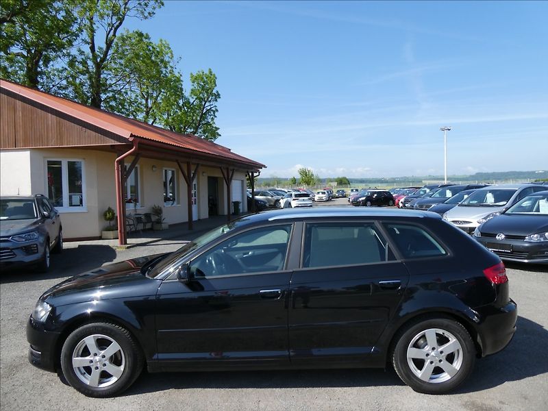 Audi A3 1,6 TDi 77kW serviska,digi.kli - fotka 6 z 47