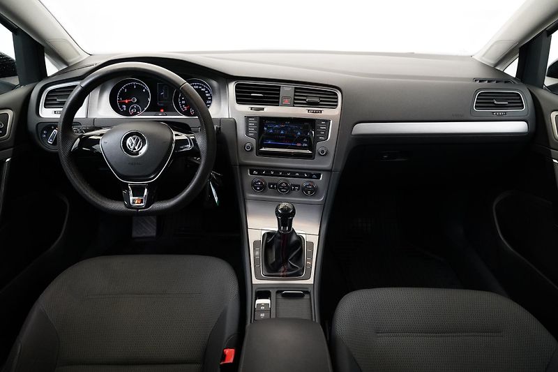 Volkswagen Golf - fotka 5 z 29