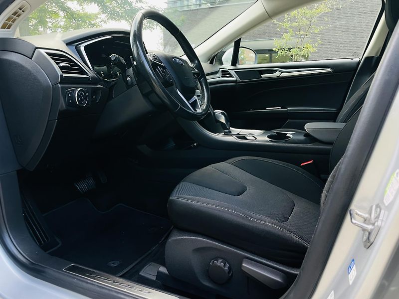 Ford Mondeo 2.0TDCi AUTOMAT SERVISKA TAŽNÉ - fotka 28 z 44