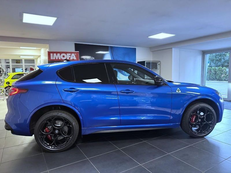 Alfa Romeo Stelvio (2026) 2.9 V6 BiTurbo 520k QV Carbon - fotka 4 z 25