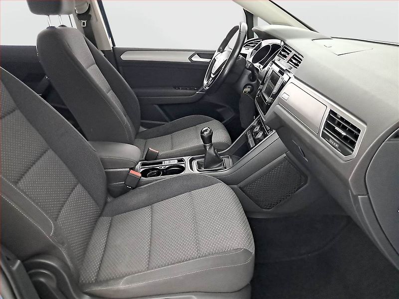 Volkswagen Touran (2016) 2.0 TDI, 7 míst, ČR,1.maj - fotka 9 z 19
