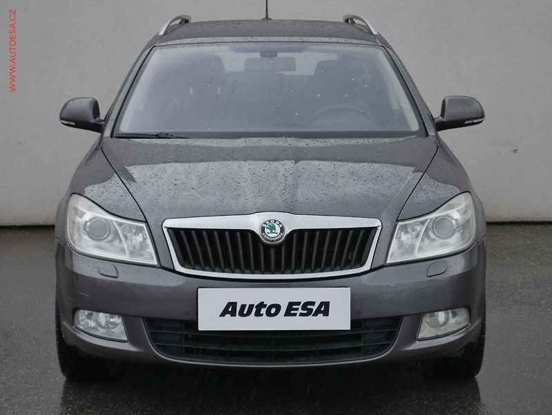 Škoda Octavia (2011) 2.0TDi 4x4, ČR, L&K, TZ - fotka 2 z 22