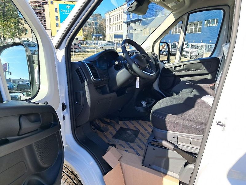 Peugeot Boxer Furgon 3000 L2H2 BlueHDi 120k - fotka 12 z 22