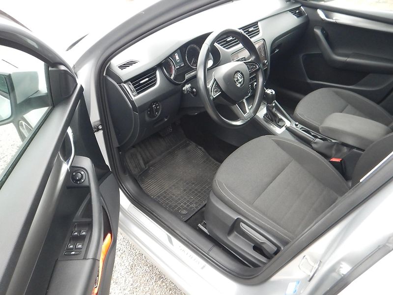 Škoda Octavia 2.0 TDI, DSG - fotka 9 z 28