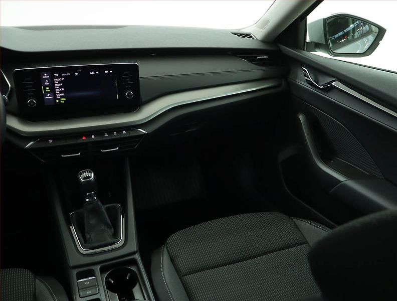Škoda Octavia (2023) Ambition 2.0 TDI, ČR,1.maj - fotka 8 z 15
